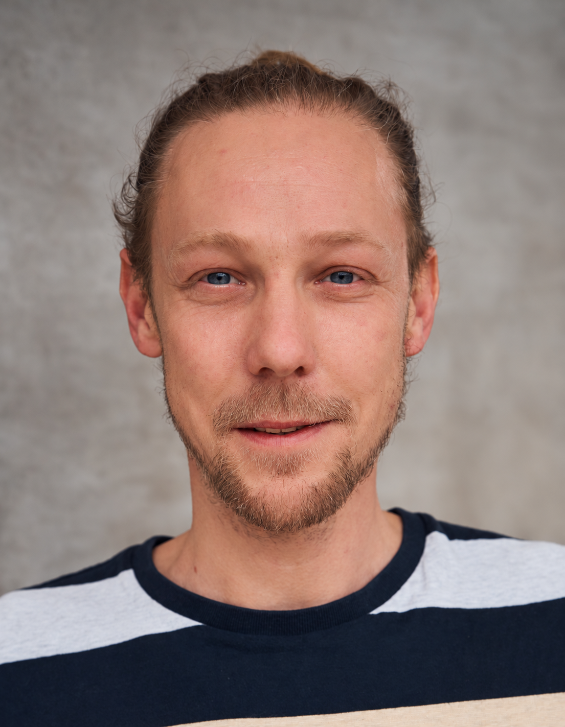 Porträt von Lars, frontal, mit Bart
